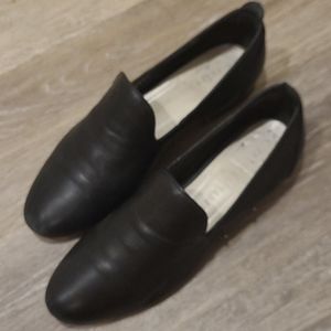 Freda Salvador black leather loafers sz 7